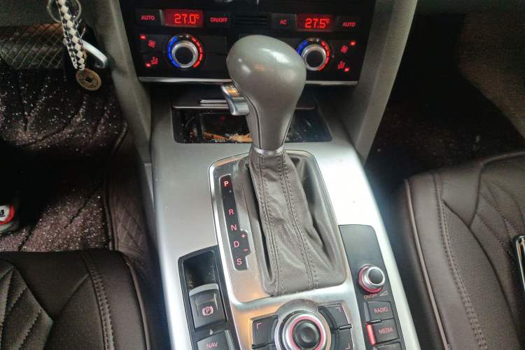Used Audi A6L 2011 2.0 TFSI Automatic Standard Edition Gear Lever