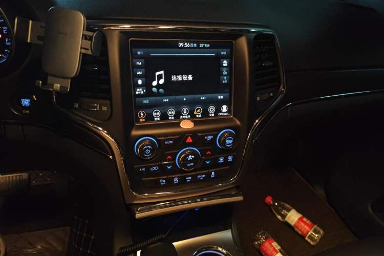 Used Jeep Grand Cherokee 2017 3.0L Comfort Navigation Edition Audio And AC Panel