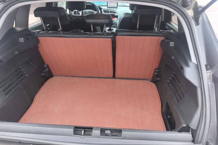 Used Peugeot 3008 2015 2.0L Manual Classic Edition Trunk