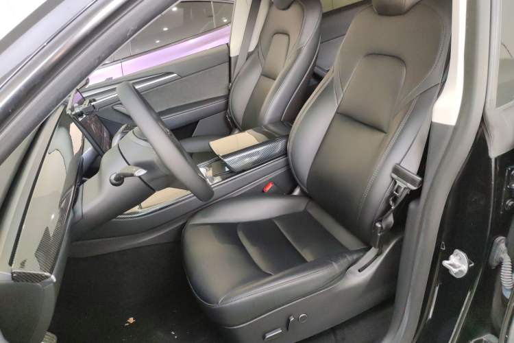 Used Tesla Model Y 2022 Long-Range All-Wheel-Drive Version Left Front Seat