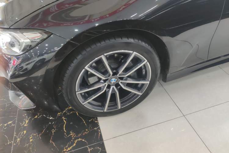 Used BMW 3 Series 2025 325i M Sport Package Left Front Wheel Hub