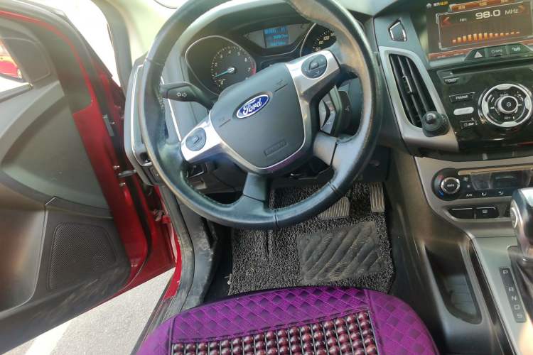 Used Ford Focus 2012 Sedan 1.6L Automatic Fashion Edition
