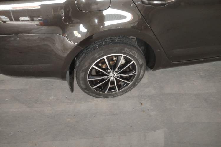 Used Skoda Octavia 2017 1.6L Automatic Smart Drive Edition Right Rear Wheel Hub