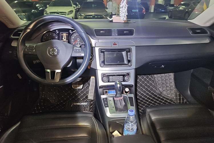 Used Volkswagen FAW-Volkswagen CC 2011 1.8 TSI Prestige Model Center Console