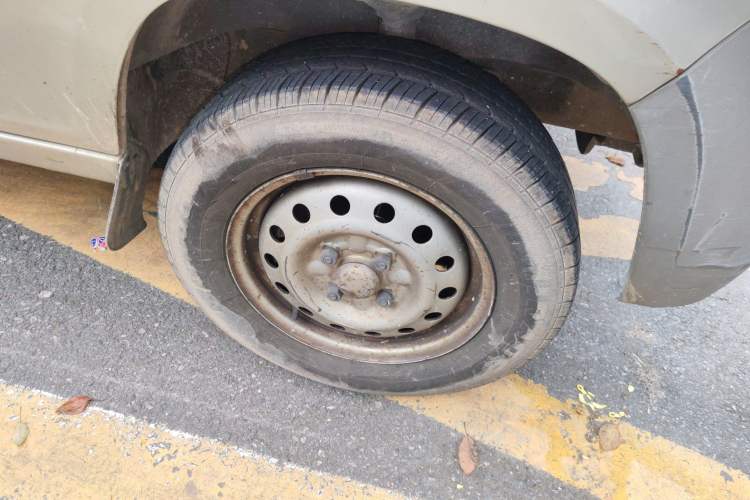Used Wuling Zhiguang 2013 1.0L Practical Version Right Front Wheel Hub