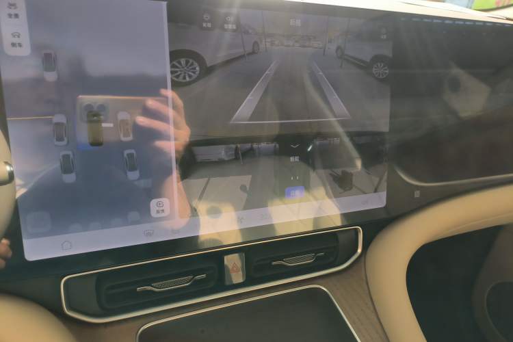 Used Hima AITO M9 2025 Extended-Range Ultra Version 52 kWh 6-Seater
