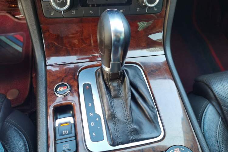 Used Volkswagen Touareg 2011 3.0 TSI High-End Version Gear Lever
