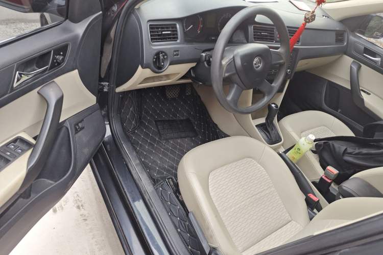 Used Skoda Rapid 2013 1.6L Automatic Smart Selection Model Driver Seat