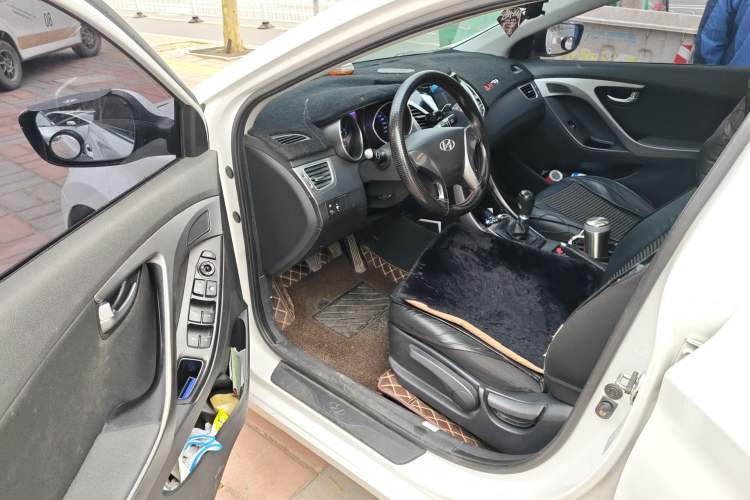 Used Hyundai Elantra (5th Generation / Langdong) 2015 1.6L Manual Leading Model