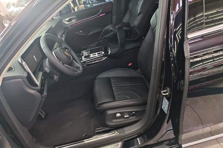 Used Hongqi H9 2025 Model Facelifted 2.0T Two-Wheel Drive Flag-Style Luxury Business Edition, 5 Seats