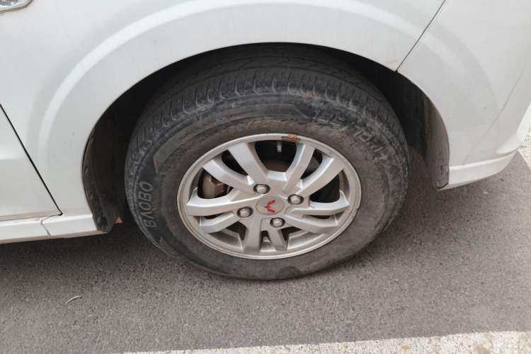 Used Wuling Hongguang 2021 1.5L S Standard Version LAR Right Front Wheel Hub