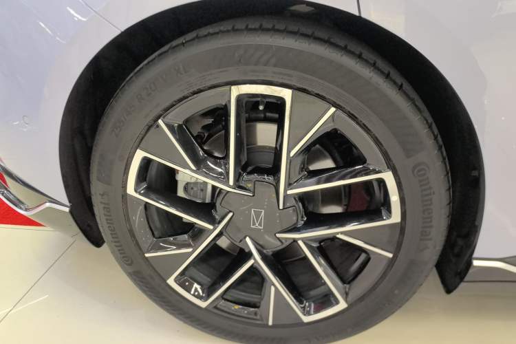 Used Avatr 06 2025 Pro Range-Extended Edition Right Rear Wheel Hub