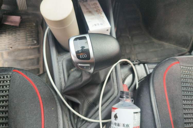 Used CHANGAN KAICHENG Ruixing EM80 2024 Comfort-Style 6-Seater 41.86 kWh Gear Lever