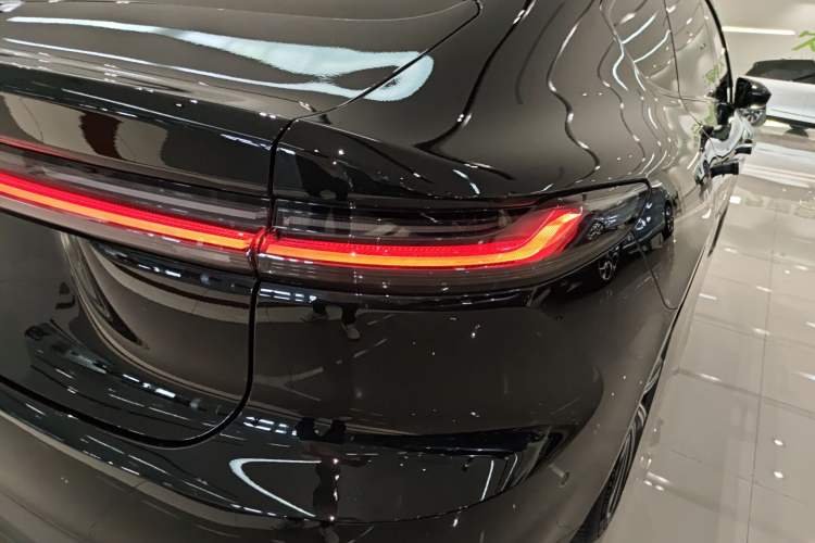 Used Nio ET7 2024 75 kWh Executive Signature Edition Right Rear Taillight