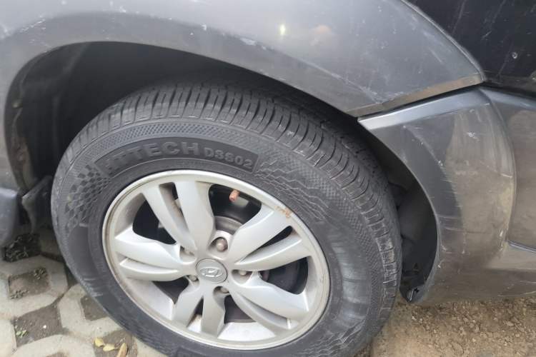 Used Hyundai Tucson 2009 2.0L Automatic Two-Wheel Drive with Sunroof