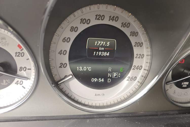 Used Mercedes-Benz GLK-Class 2013 GLK 300 4MATIC Dynamic Sunroof Model
