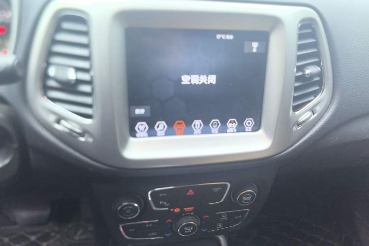 Used Jeep Compass 2017 200T Automatic Family Edition Audio And AC Panel