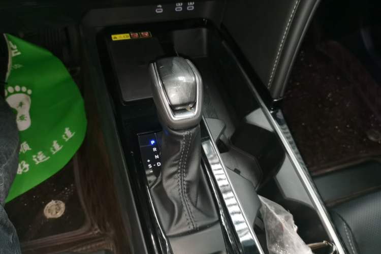 Used Toyota Camry 2024 Dual-Motor 2.0 HGVP Luxury Edition
