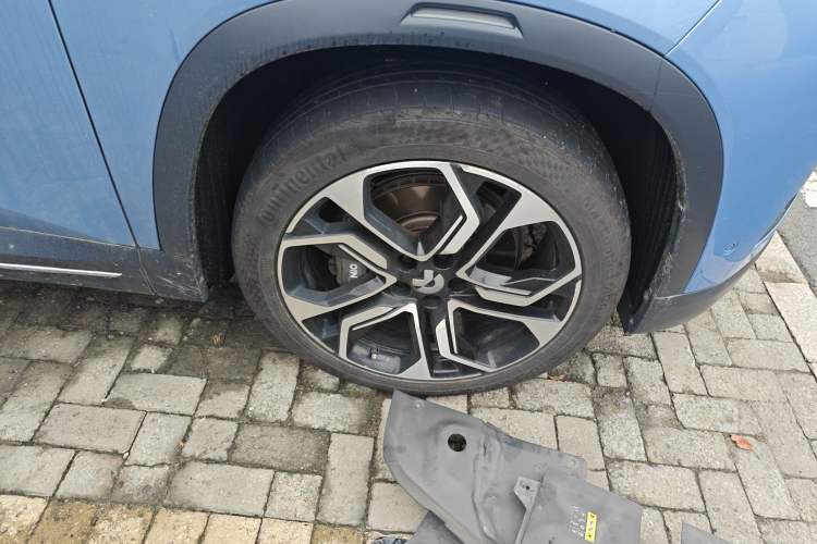 Used Nio ES8 2018 Founder Edition Right Front Wheel Hub