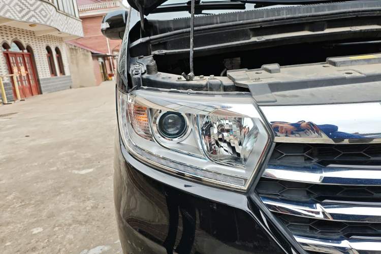 Used JAC Refine M3 2022 PLUS 1.5T 7-Seater Standard Model