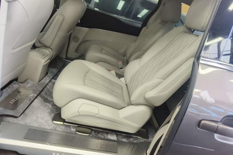 Used Buick GL8 2023 Land Executive Class Comfort Model