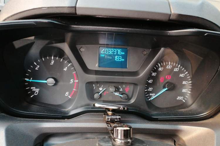 Used Ford Transit 2019 2.0T Diesel Commercial & Travel Mid-axle Mid-roof 9-Seater China VI