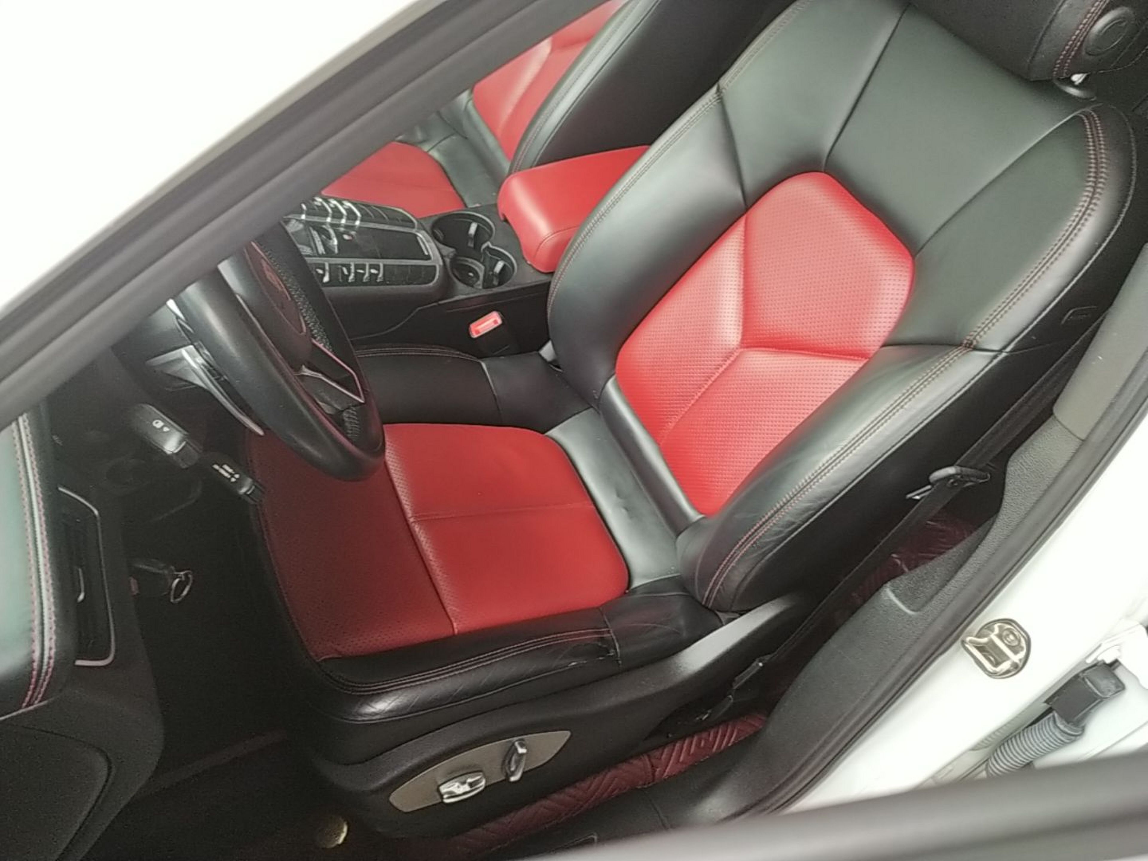 Vordere Reihe im Auto