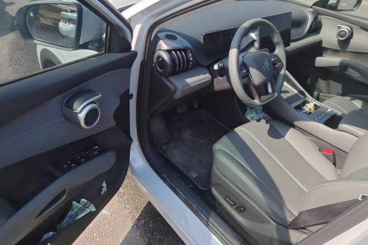 Used BYD Yuan PLUS 2025 Intelligent Driving Version 430 KM – Leading Edition
