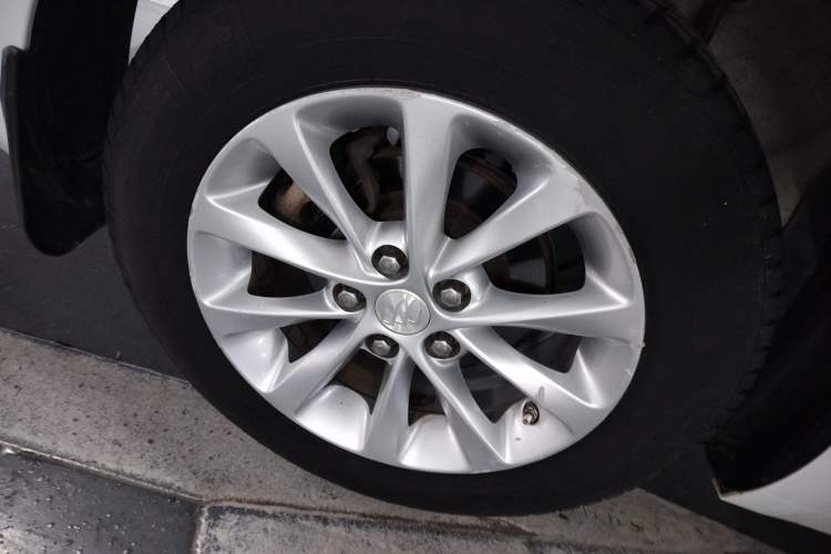 Used Buick GT 2018 15T Dual-Clutch Advanced Model China V Standard Right Rear Wheel Hub