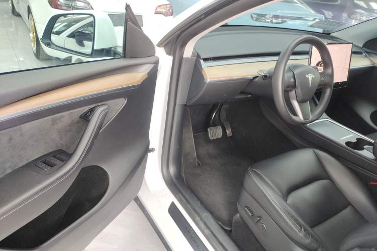 Used Tesla Model Y 2021 Standard Range Rear-Wheel Drive Version