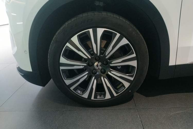 Used Nio ES8 2024 75 kWh Left Front Wheel Hub