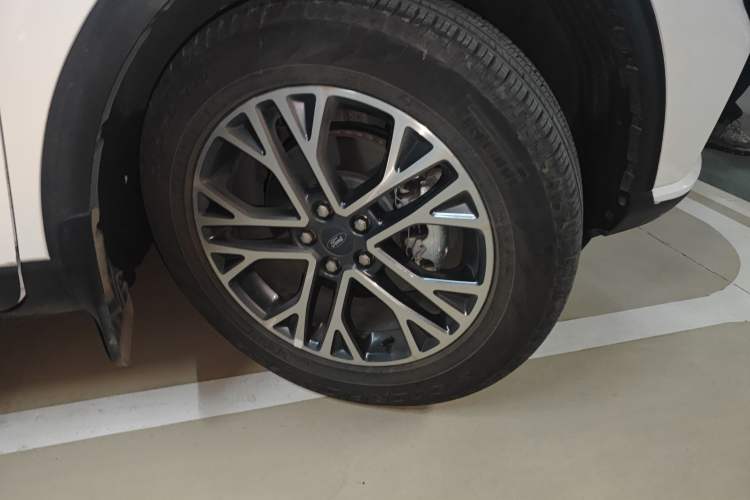 Used Ford Escape 2020 EcoBoost 245 Four-Wheel Drive Titanium Edition Right Front Wheel Hub