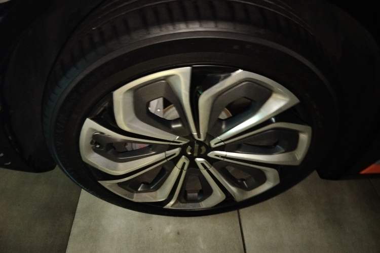 Used HiPhi X 2021 Flagship Edition 6-Seater Left Front Wheel Hub