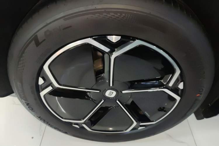 Used Xiaomi Auto YU7 2025 Ultra-Long Range All-Wheel Drive Pro Version

