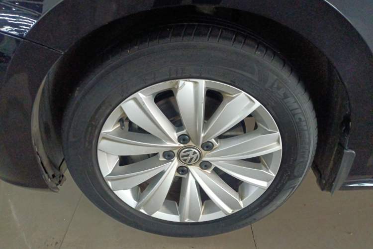 Used Volkswagen Passat 2019 330TSI Elite Edition China VI Left Front Wheel Hub