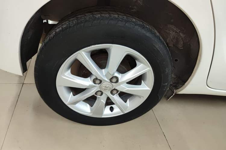 Used Toyota YARiS L Zhi Xuan 2015 1.5G Automatic Xuan Dong Sunroof Special Edition Right Rear Wheel Hub