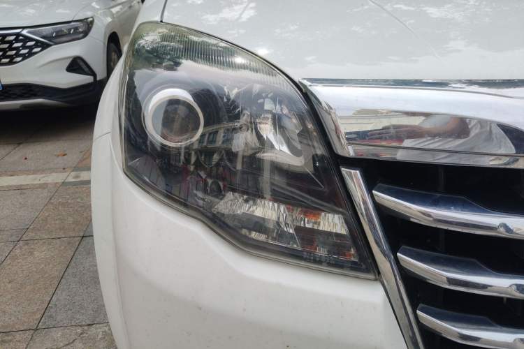Used Haval H5 Classic 2015 2.0L Manual Two-Wheel Drive Entry-Level Trim Right Front Headlight