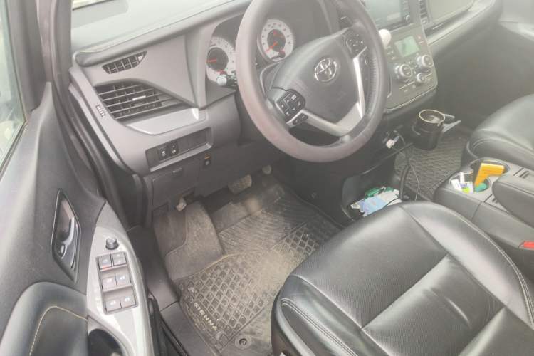 Used Toyota SIENNA 2018 3.5L 2WD Limited 7-Seater Canadian Version
