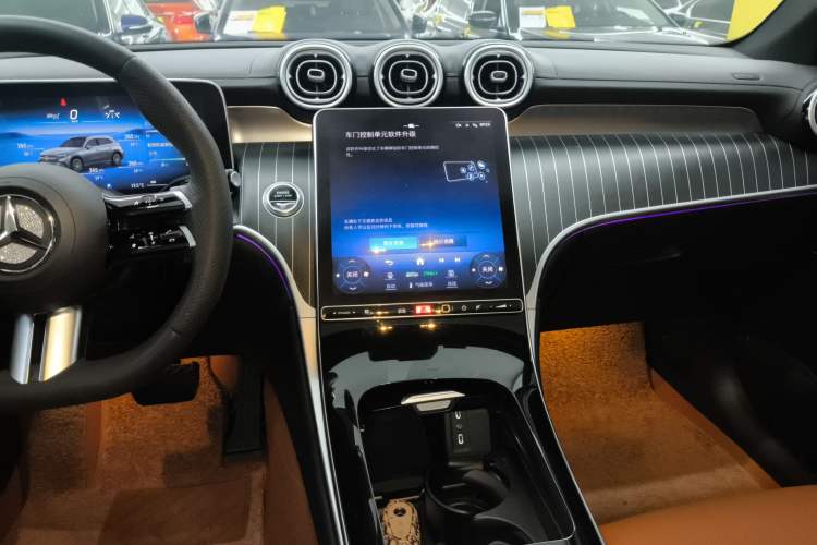 Used Mercedes-Benz GLC 2023 GLC 260 L 4MATIC Luxury Model 5 Seats Audio And AC Panel