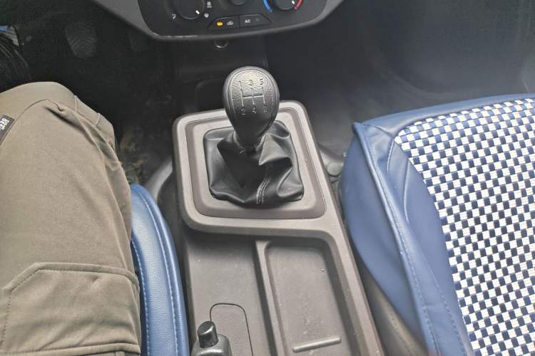 Used Wuling Rongguang New Truck 2019 1.8L Double-Cab China VI Standard LJ479Q6 Gear Lever