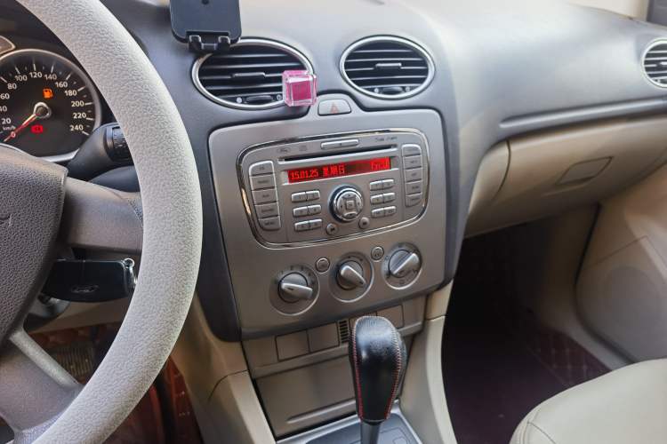 Used Ford Focus 2011 Sedan 1.8L Automatic Fashion Edition
