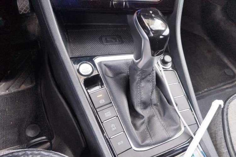 Used Volkswagen Sagitar 2023 280TSI DSG Excellence Plus Edition Gear Lever