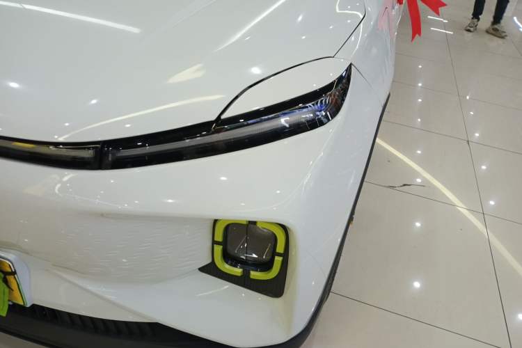 Used Geometry E Firefly 2023 320KM Cute & Handsome Tiger 5 Seats