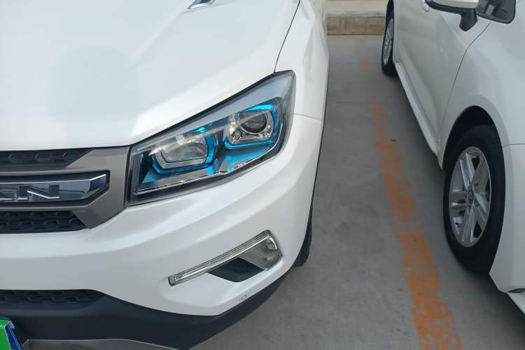 Used CHANGAN CS75 2017 Shangkui Edition 1.5T Automatic Fengxiang Model Left Front Headlight