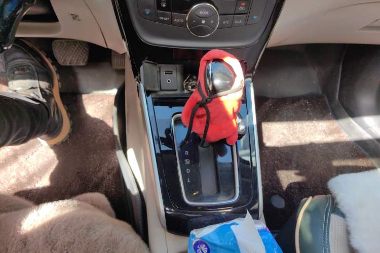 Used Nissan Sylphy 2016 1.8XL CVT Luxury Edition Gear Lever