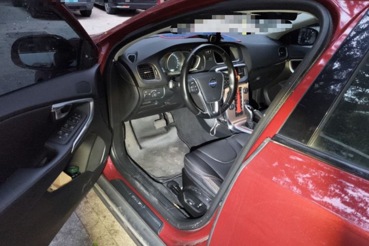 Used Volvo V40 2014 Cross Country T5 AWD Smart Luxury Edition Driver Seat