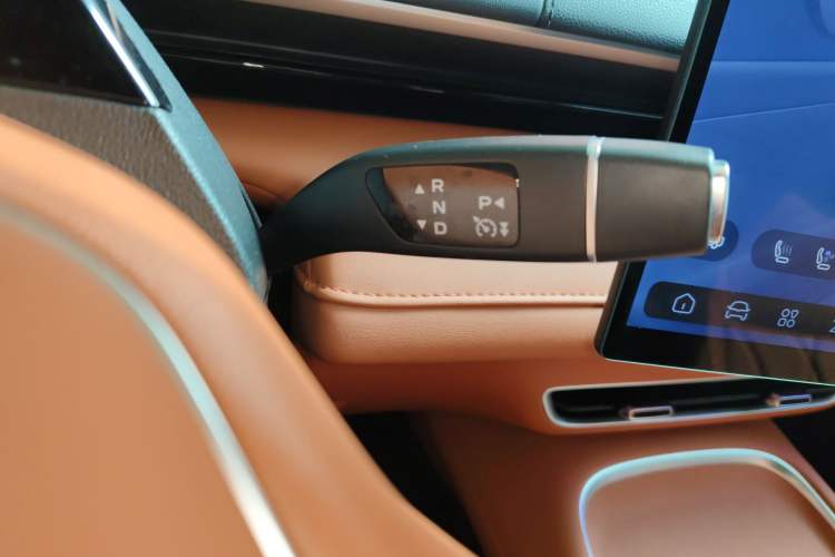 Used Deepal S07 2024 215Max Qiankun Intelligent Driving ADS SE Range-Extended Version
