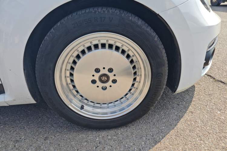 Used Volkswagen Beetle 2013 1.4TSI Luxury Model Right Front Wheel Hub