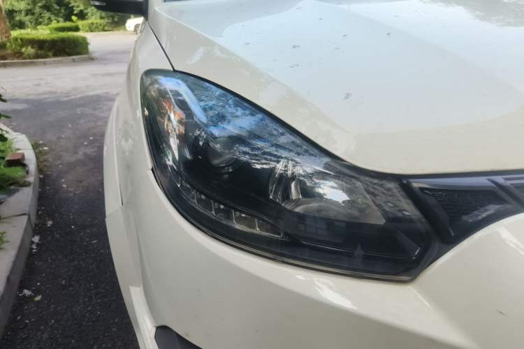 Used JMC Yuhu 5 2018 2.4T Classic Edition Diesel Manual 4x4 Luxury Long-Wheelbase JX4D24A5L
