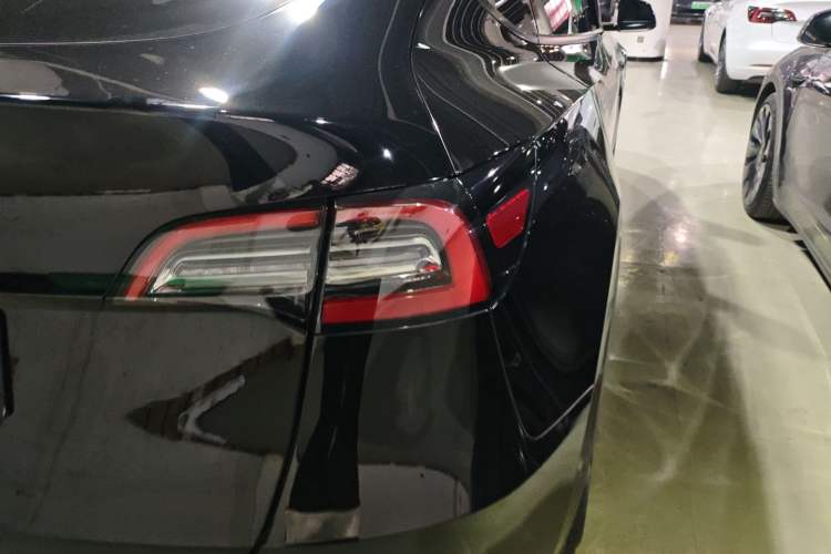 Used Tesla Model Y 2021 Long-Range All-Wheel-Drive Version 3D7 Right Rear Taillight